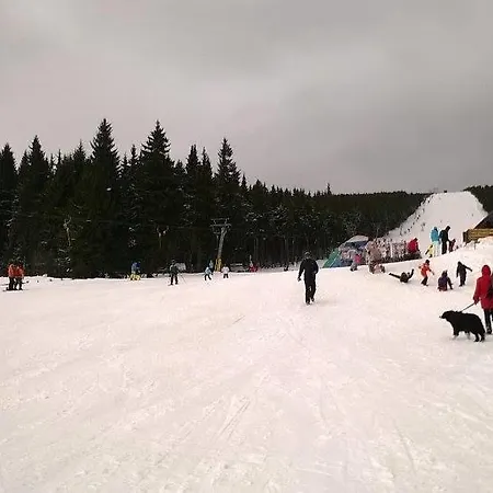 Schronisko Pttk <na Przeleczy Okraj< * Kowary