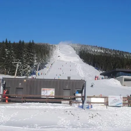 Schronisko Pttk <na Przeleczy Okraj< * Kowary