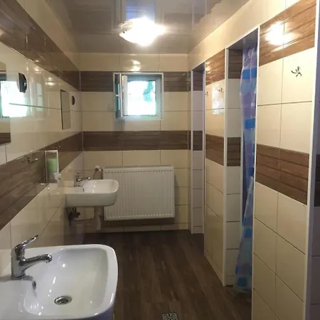 Schronisko Pttk <na Przeleczy Okraj< Hostel