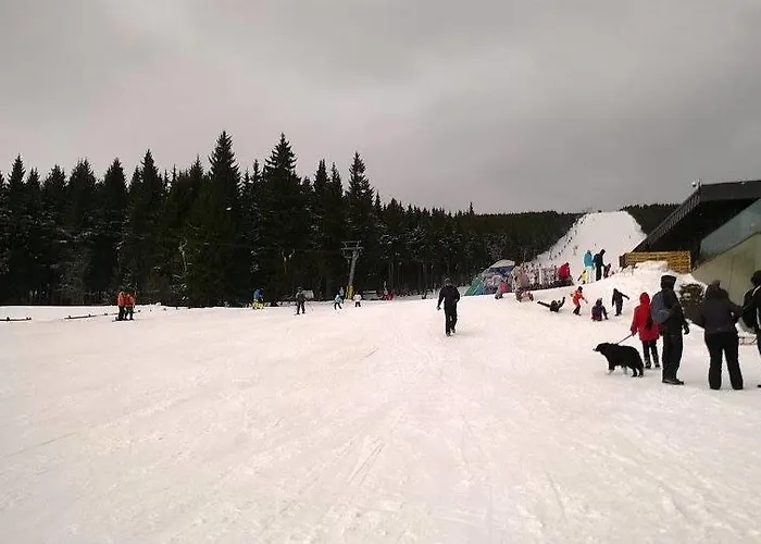 Schronisko Pttk <na Przeleczy Okraj< * Kowary