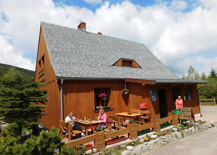 Schronisko Pttk <na Przeleczy Okraj<