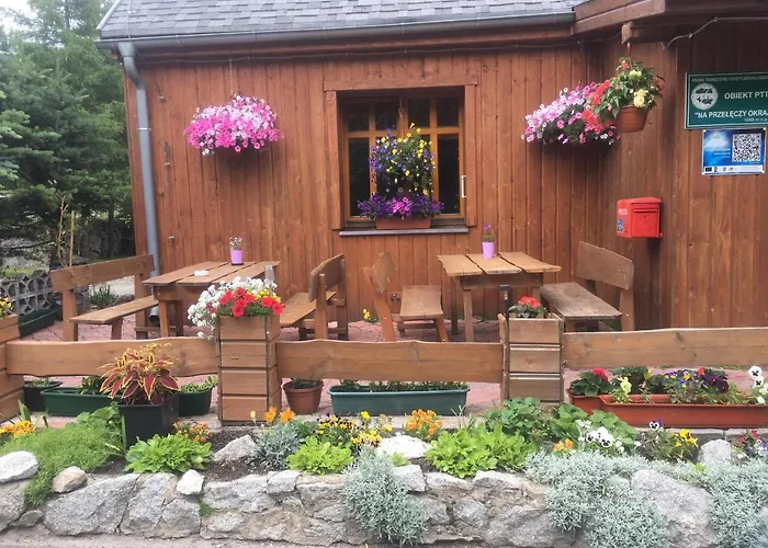 Schronisko Pttk <na Przeleczy Okraj< *