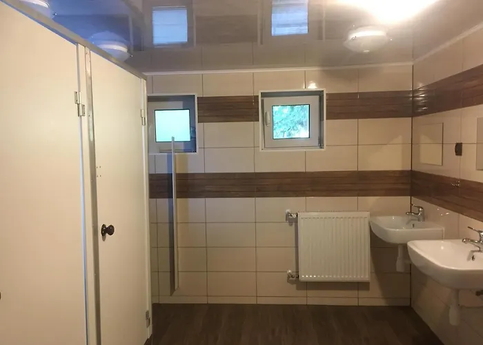 Schronisko Pttk <na Przeleczy Okraj< Albergue Kowary